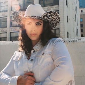 💎🐄 Beyonce rhinestone cowgirl hat with cow print rhinestones